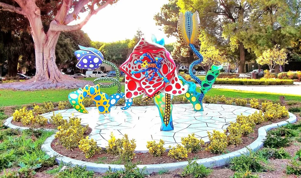 Yayoi Kusama’s multicolored polka-dot sculpture Hymn of Life: Tulips in Beverly Gardens Park, California